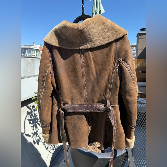 Elegant Brown Shearling Leather Jacket - Picture 2 of 7